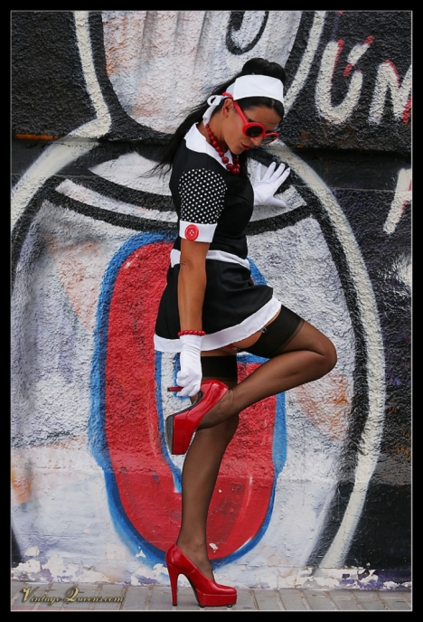 Hot vintage pictures with bodacious brunett - XXX Dessert - Picture 6