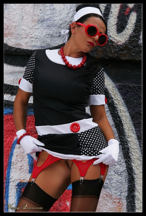 Hot vintage pictures with bodacious brunett - XXX Dessert - Picture 10