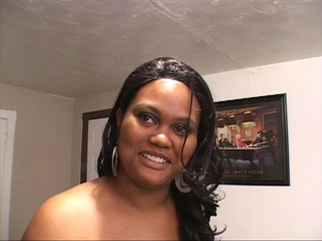 640px x 480px - Chubby ebony slut gets naked preparing for - Golden BBW - Picture 3