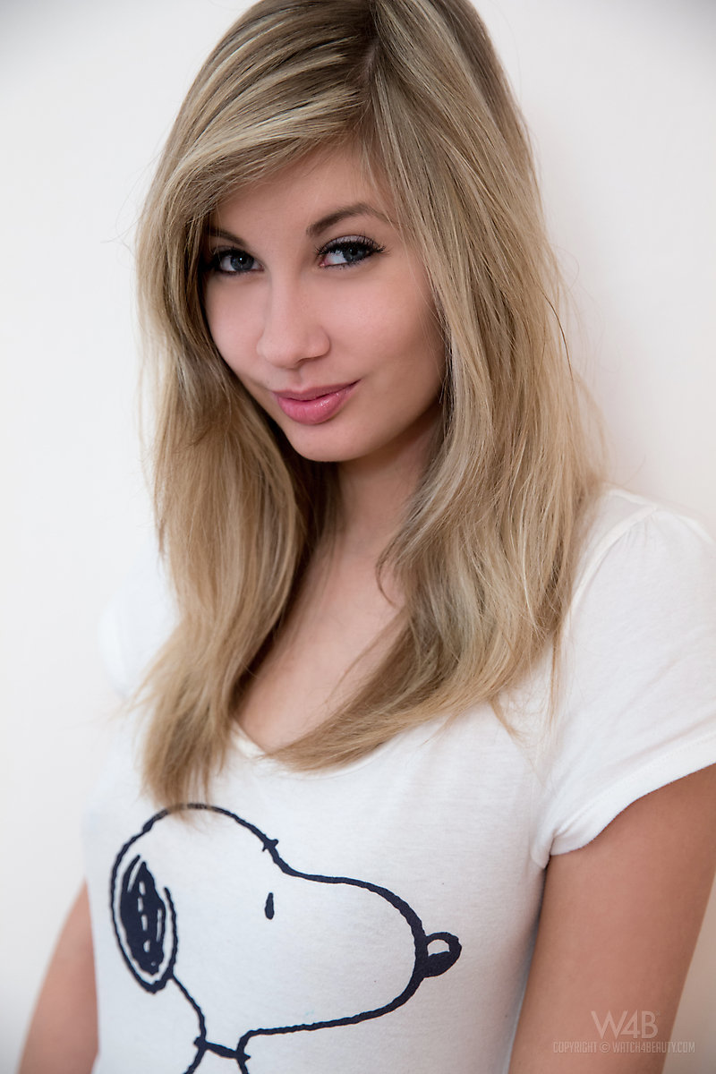 Dude pounds blonde teen's pussy with a glas - XXX Dessert - Picture 2