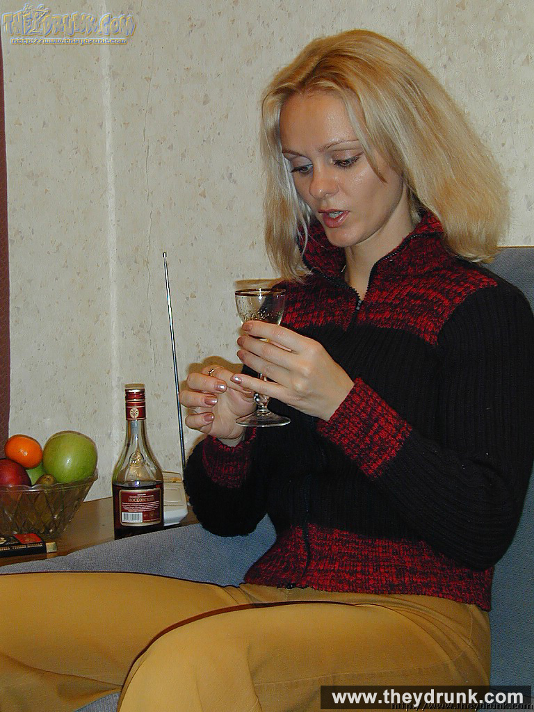 Tipsy blond takes off her pullover trousers and boots and shows off her beautiful body - XXXonXXX - Pic 4