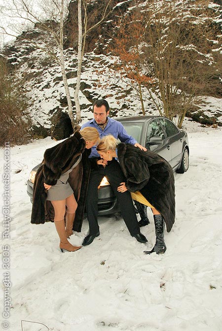 Two blonds sucking a guy until his friend j - XXX Dessert - Picture 1