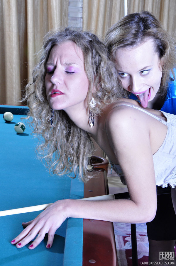 Horny pool players ignore the game and tack - XXX Dessert - Picture 2