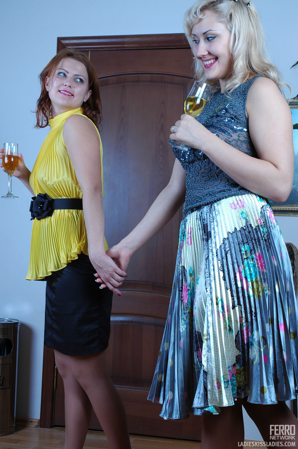 Party girls have fun deep steamy kissing, r - XXX Dessert - Picture 4