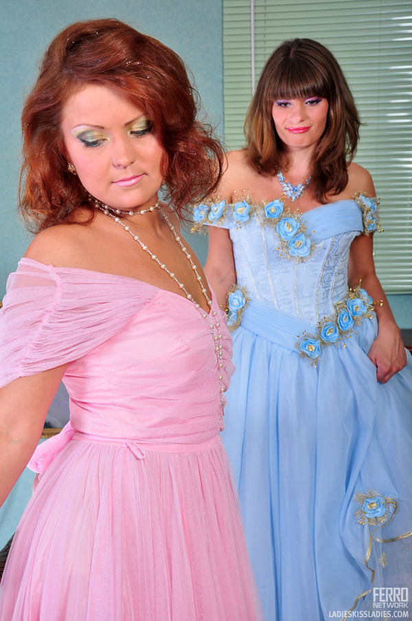 Hot ladies drop their evening gowns for fre - XXX Dessert - Picture 2