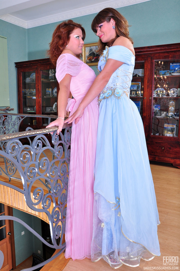 Hot ladies drop their evening gowns for fre - XXX Dessert - Picture 4