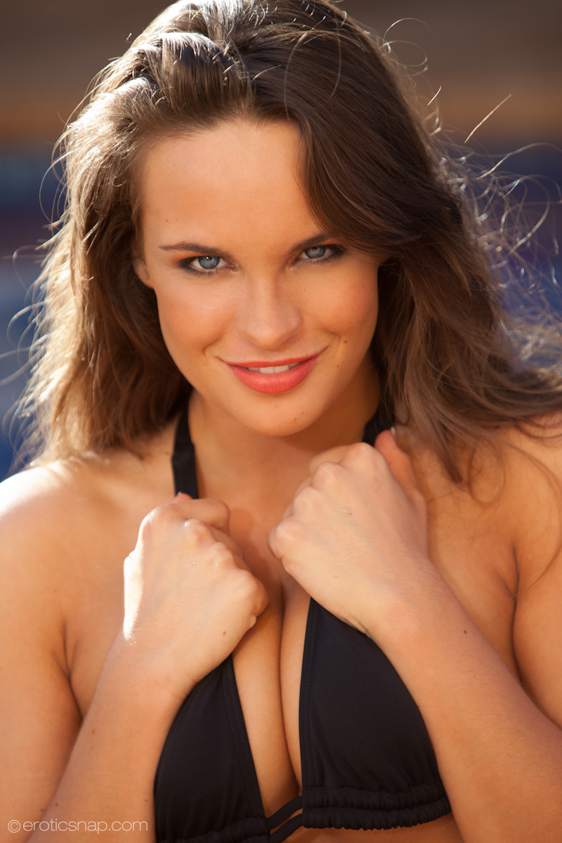 Hot wet babe fingers twat  by the pool - XXX Dessert - Picture 2