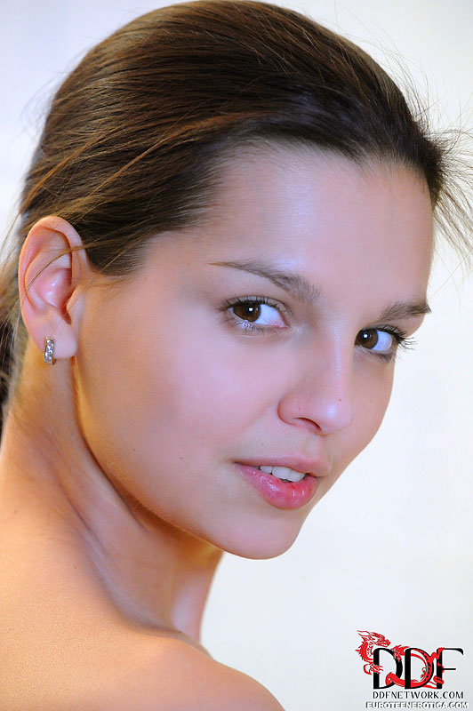 Beautiful girl with enchanting eyes and ski - XXX Dessert - Picture 1