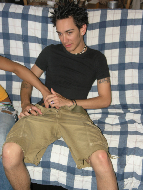 Young horny guy gives a straight guy a head - XXX Dessert - Picture 2
