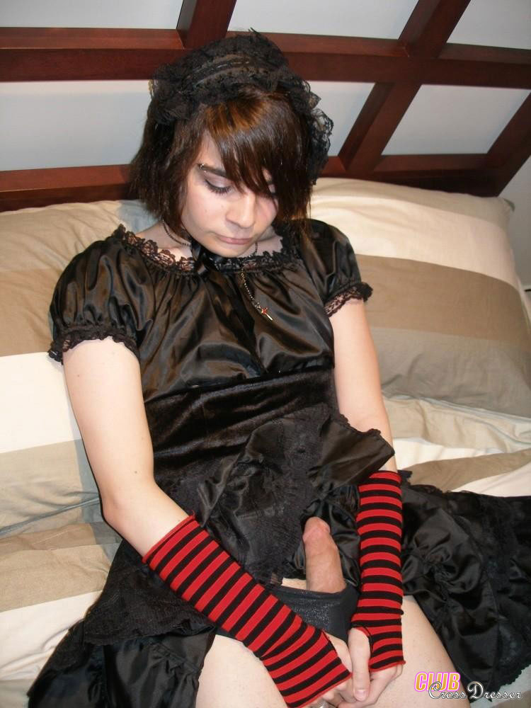 Hot chicks looking for fun as girl gets dow - XXX Dessert - Picture 1
