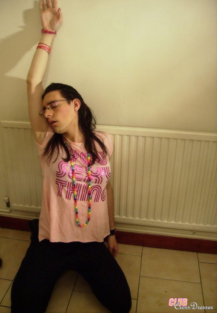 Bored male chick in glasses shows smooth as - XXX Dessert - Picture 8