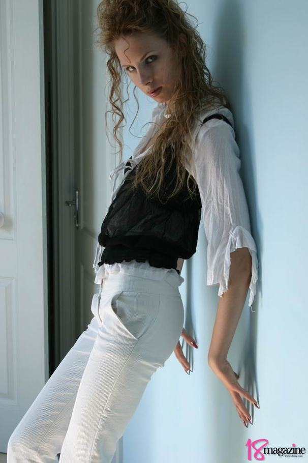 Temptress in white and black blouse seductively takes it off for a boobie show - XXXonXXX - Pic 3