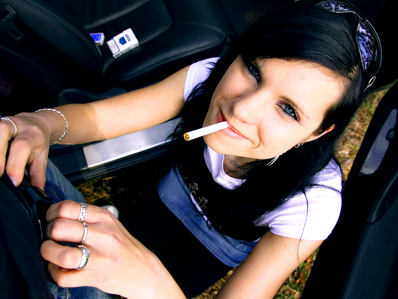 Smoking dark haired Veronica sucking hard s - XXX Dessert - Picture 3