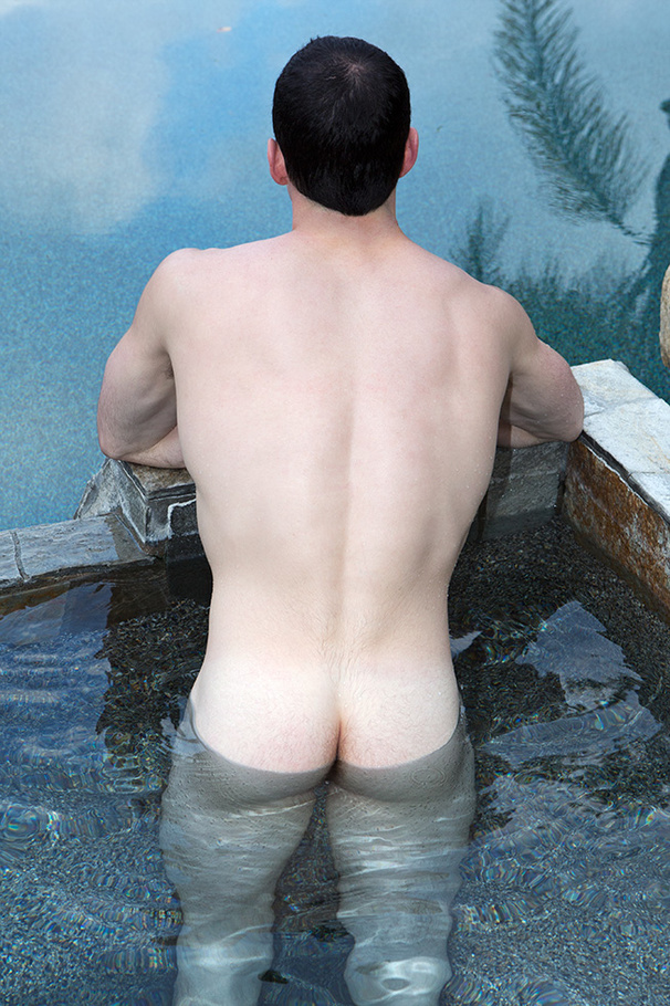 Hot brunette dude posing nude outdoors to a - XXX Dessert - Picture 21