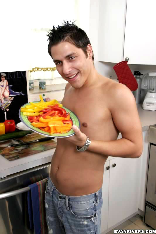 Horny cook takes time out to wank his pecke - XXX Dessert - Picture 1