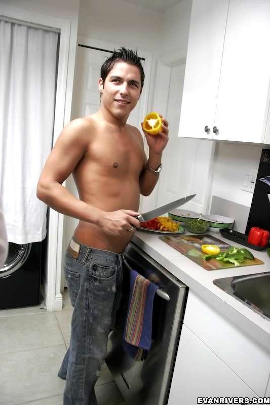 Horny cook takes time out to wank his pecke - XXX Dessert - Picture 5