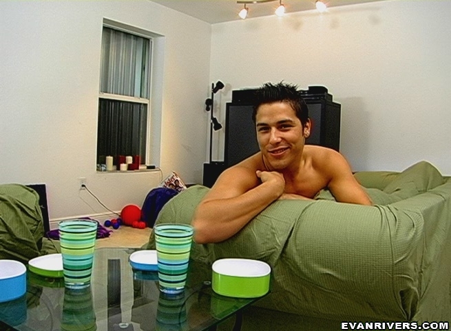 Evans enjoys hot dick sucking before his ti - XXX Dessert - Picture 1