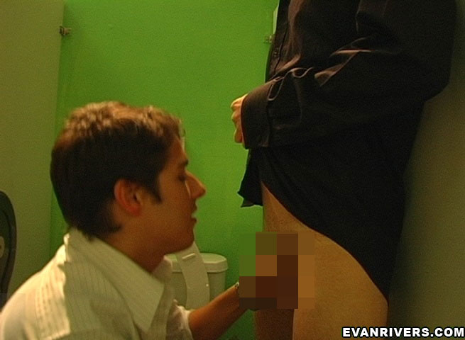 Cute gay meets stranger at the toilet of a  - XXX Dessert - Picture 10