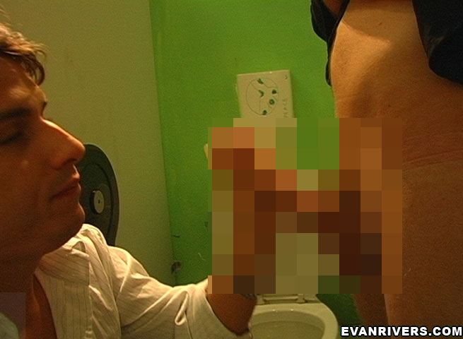Cute gay meets stranger at the toilet of a  - XXX Dessert - Picture 16
