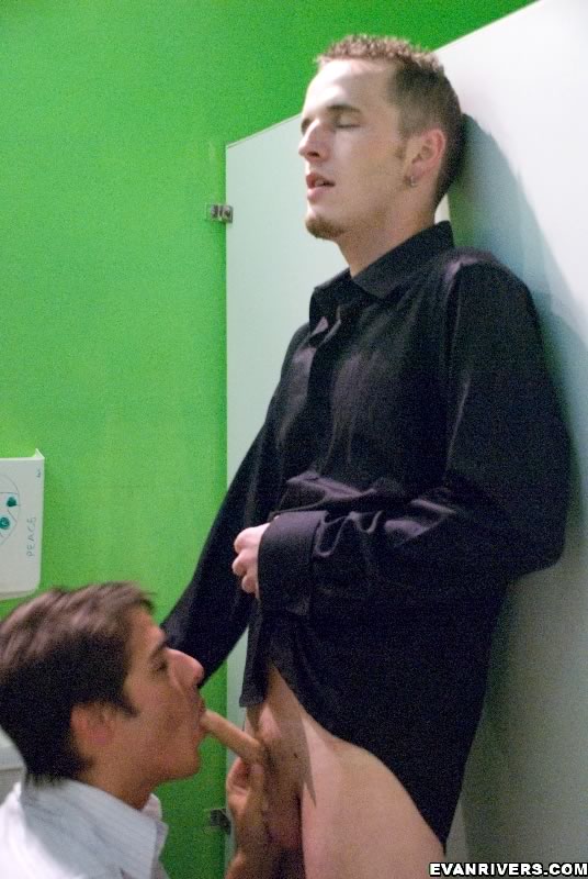 Guy meets at bar and visit the restroom for - XXX Dessert - Picture 8