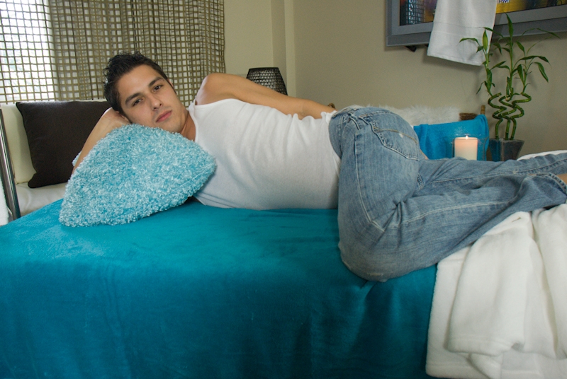 Sexy gay guy gets naked to enjoy relaxing m - XXX Dessert - Picture 1