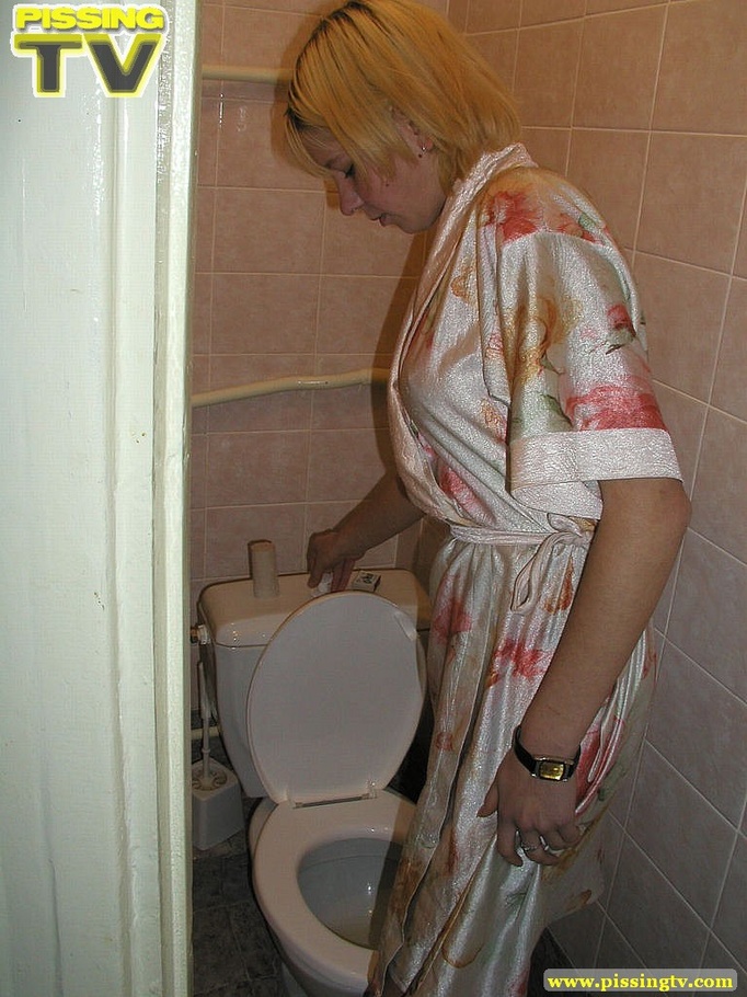 A slutty blonde bitch demonstrates how enjoyable  taking a piss in the toilet can be - XXXonXXX - Pic 20