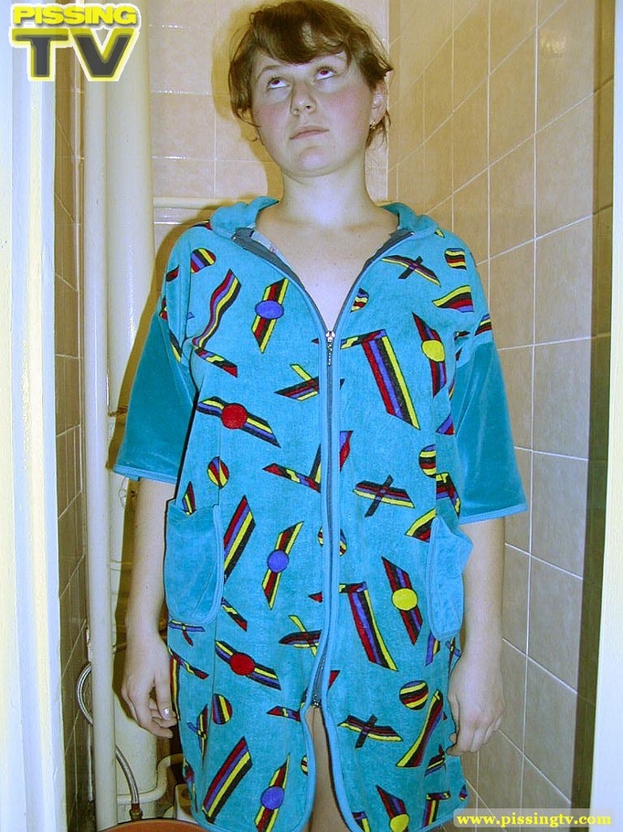 Lovely brunette teener takes a piss in the toilet with legs spread wide and her glorious gushing can be clearly seen - XXXonXXX - Pic 1