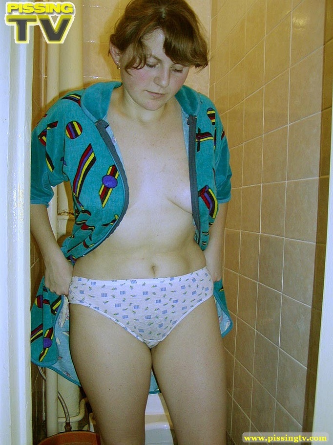 Lovely brunette teener takes a piss in the toilet with legs spread wide and her glorious gushing can be clearly seen - XXXonXXX - Pic 3