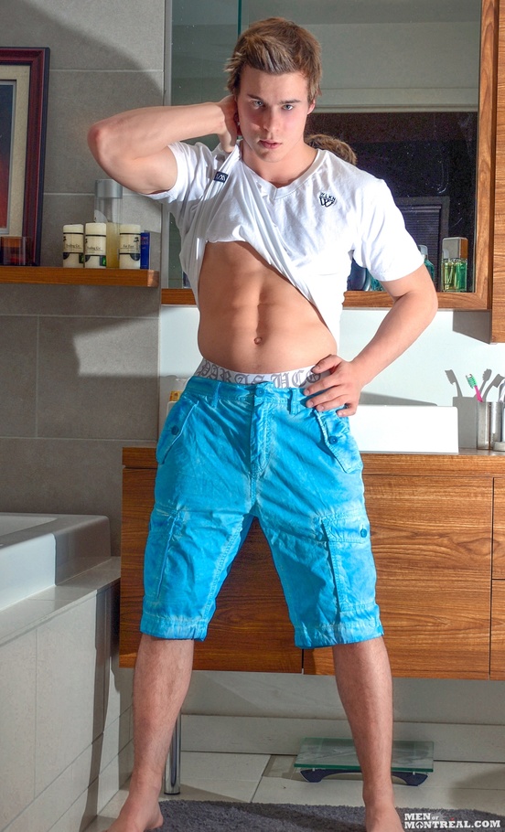 This lovely hot hunk shows how wet and wild - XXX Dessert - Picture 1