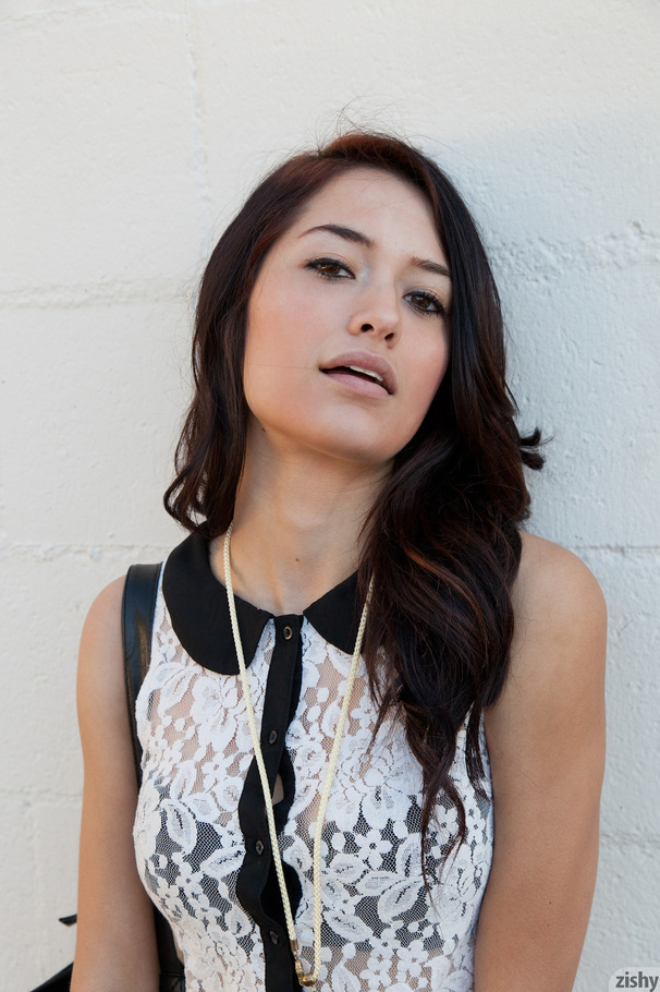 Bodacious brunette freshie in tight pants a - XXX Dessert - Picture 1