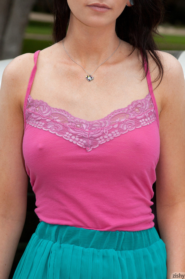 Pretty brunette teen babe posing at the car - XXX Dessert - Picture 3