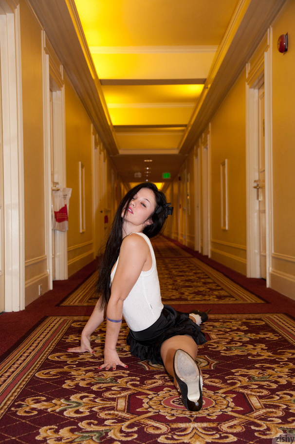 Logan is very flexible and it's not a probl - XXX Dessert - Picture 4