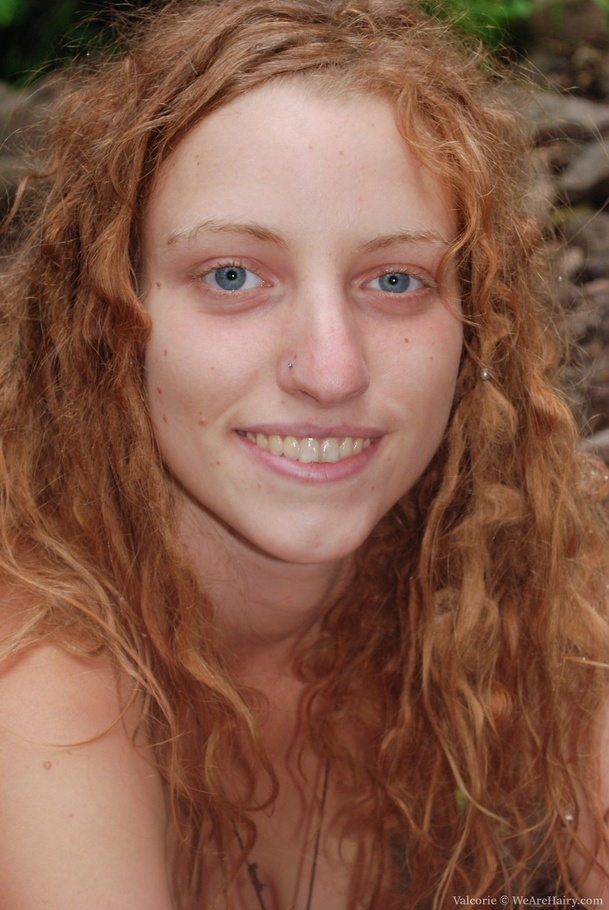 Young cutie loves to go wild outdoors strip - XXX Dessert - Picture 2