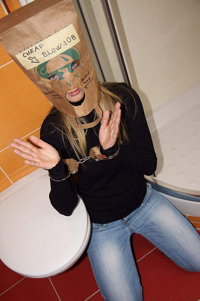 Nasty teen Goldie Gate wears a paper box on - XXX Dessert - Picture 7