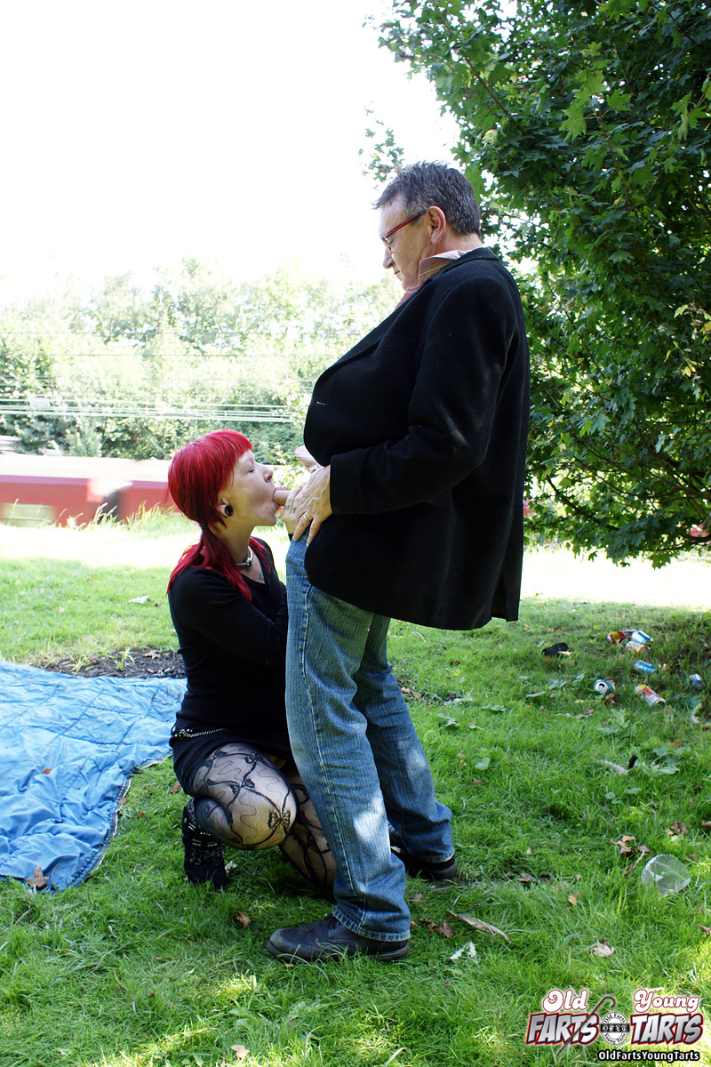 Horne old hotshot screwing cutie publicly o - XXX Dessert - Picture 8