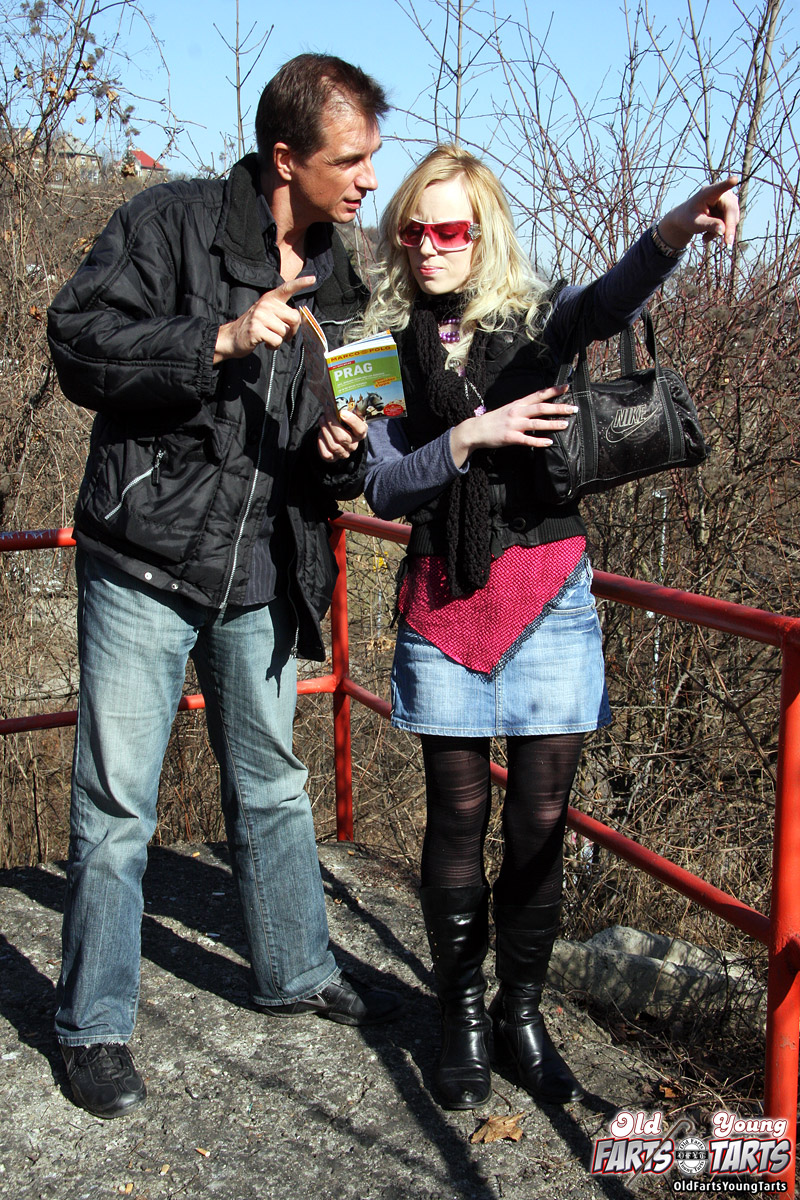 Horny daring teenager sucks senior cock har - XXX Dessert - Picture 2