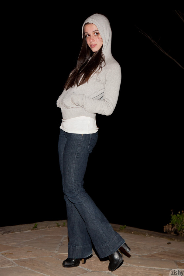 Awesome pics of very hot brunette 18-yo tee - XXX Dessert - Picture 1