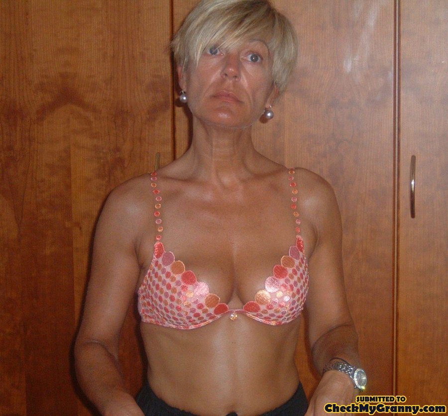 Proud granny openly goes naked in the outdo - XXX Dessert - Picture 7