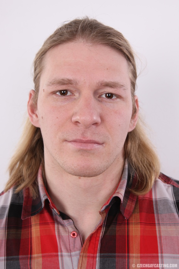 Muscles giant reveals his submissive side - XXX Dessert - Picture 1