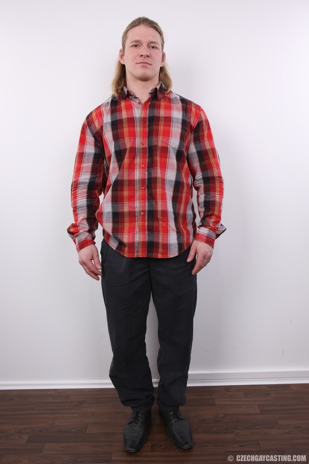 Muscles giant reveals his submissive side - XXX Dessert - Picture 2