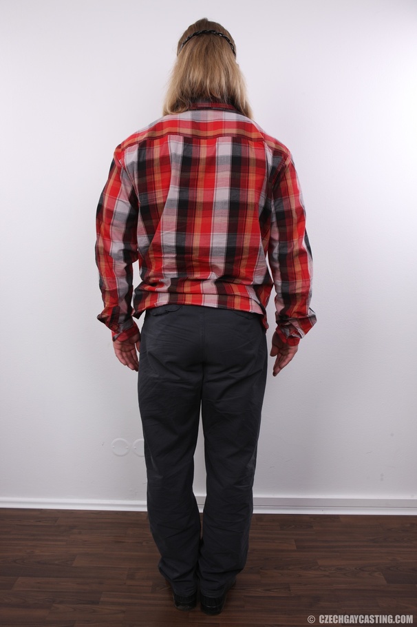 Muscles giant reveals his submissive side - XXX Dessert - Picture 3