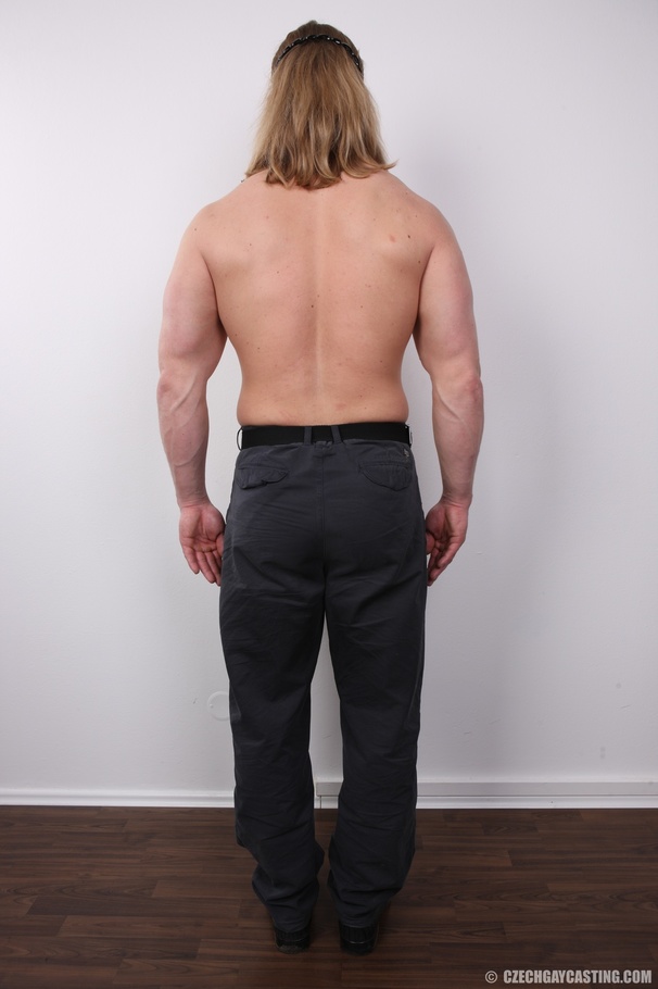 Muscles giant reveals his submissive side - XXX Dessert - Picture 7