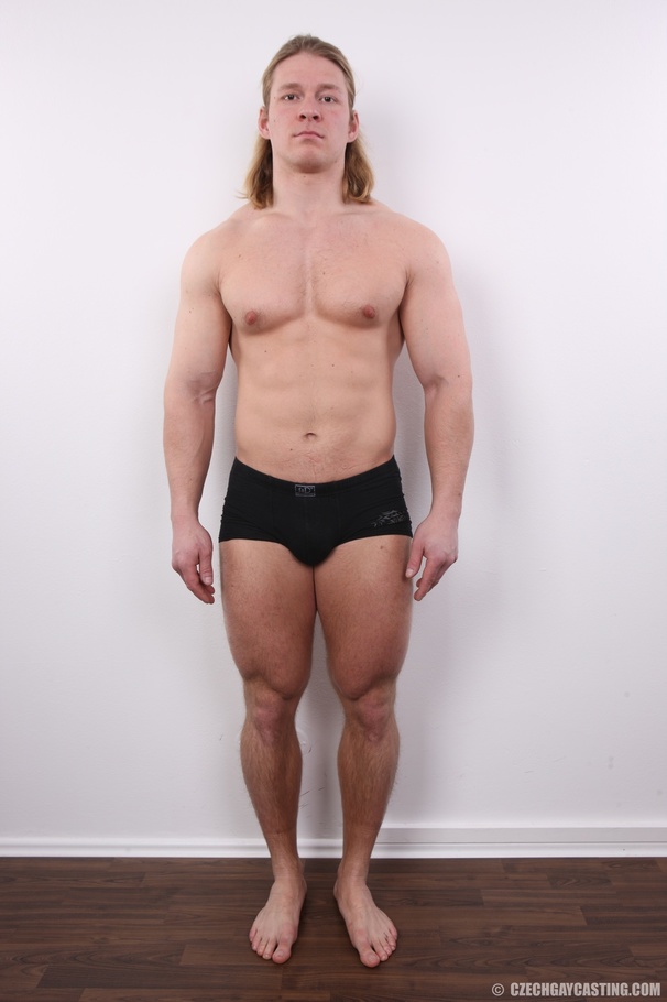 Muscles giant reveals his submissive side - XXX Dessert - Picture 8