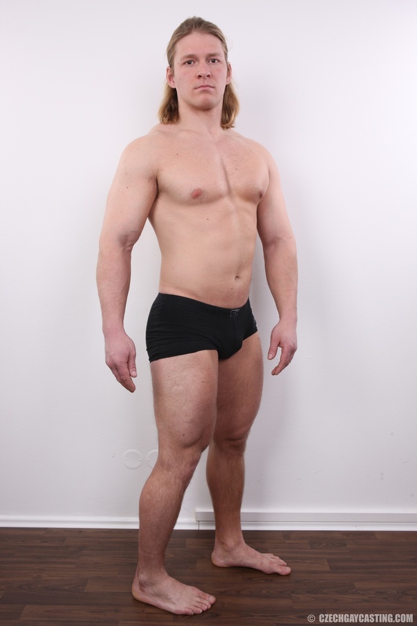 Muscles giant reveals his submissive side - XXX Dessert - Picture 10