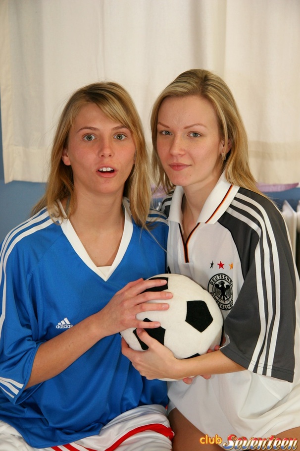 Two hot blondes share their interest in toy - XXX Dessert - Picture 3