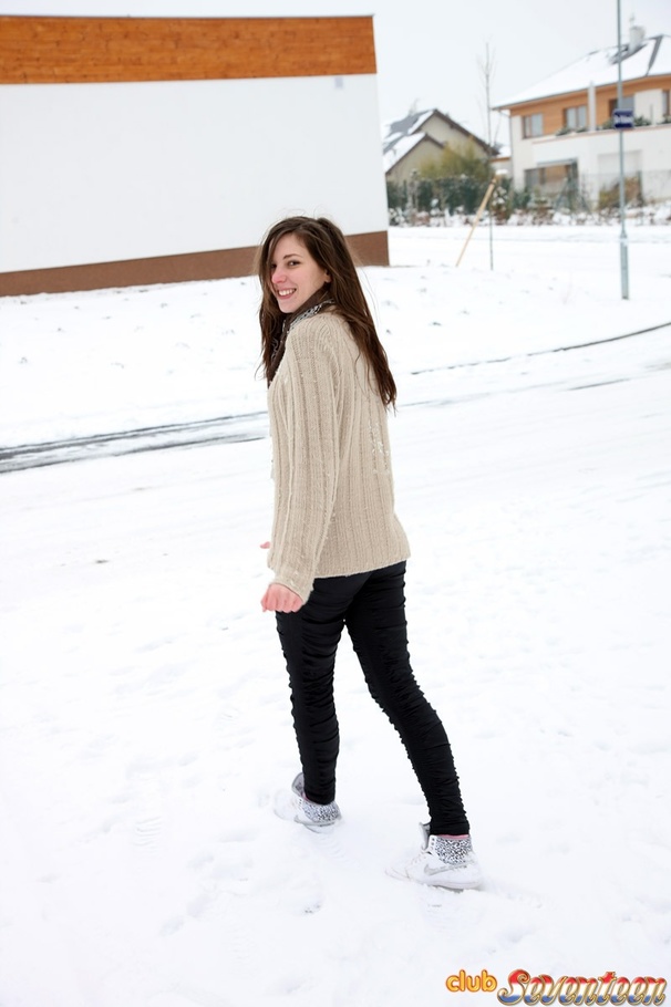 Boyfriend heats up girl with shower and cum - XXX Dessert - Picture 2