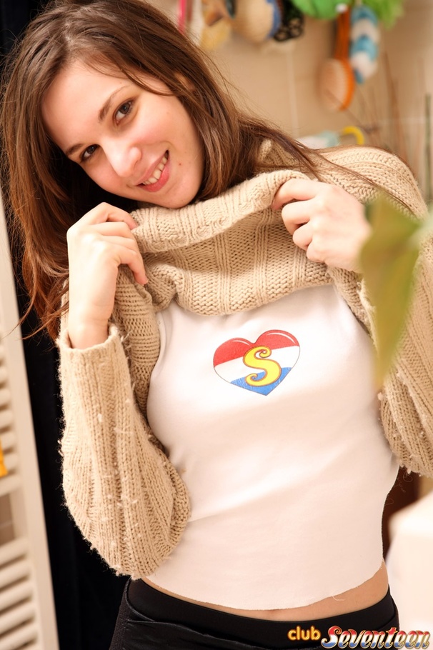 Boyfriend heats up girl with shower and cum - XXX Dessert - Picture 3