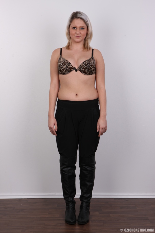 Dirty blonde sits down and hopes to get som - XXX Dessert - Picture 4