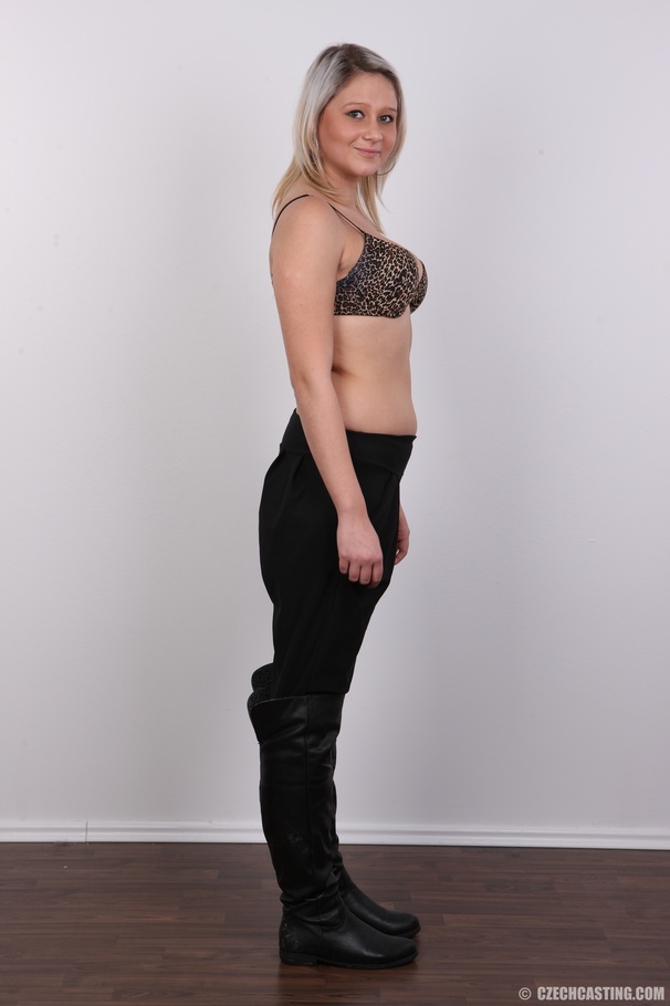 Dirty blonde sits down and hopes to get som - XXX Dessert - Picture 5