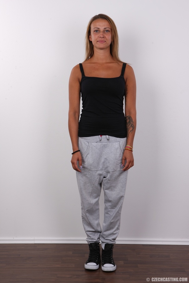 Cute sportie girl shows off a dominant puss - XXX Dessert - Picture 2